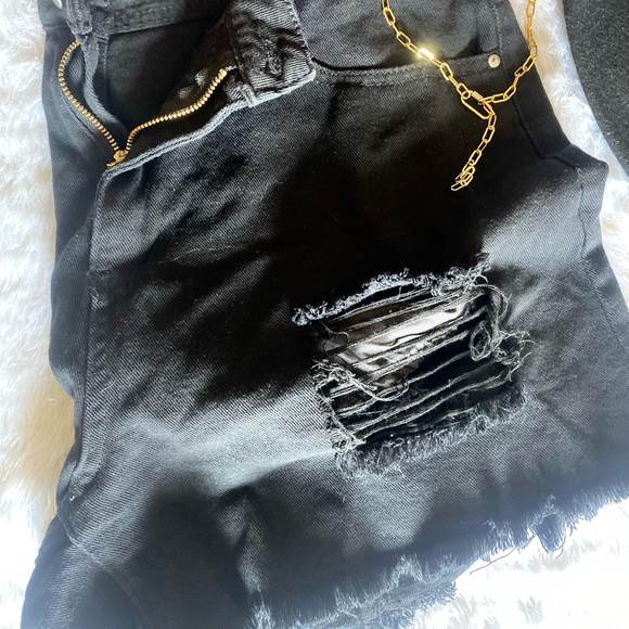 Distressed Black Denim Shorts 🌴 - Picture 4 of 4